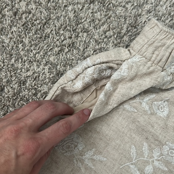 Abercrombie & Fitch Beige Floral pull on Shorts - Picture 3 of 9